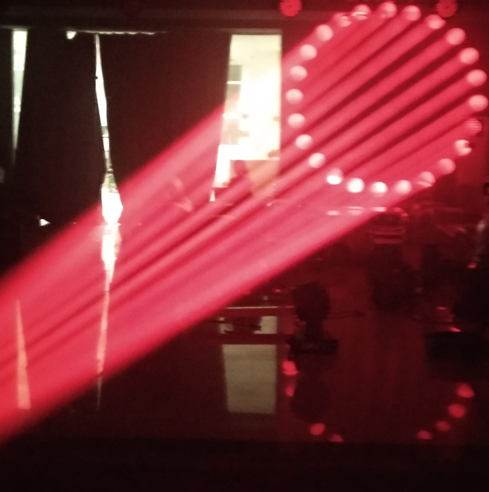 How the light beam is broken？