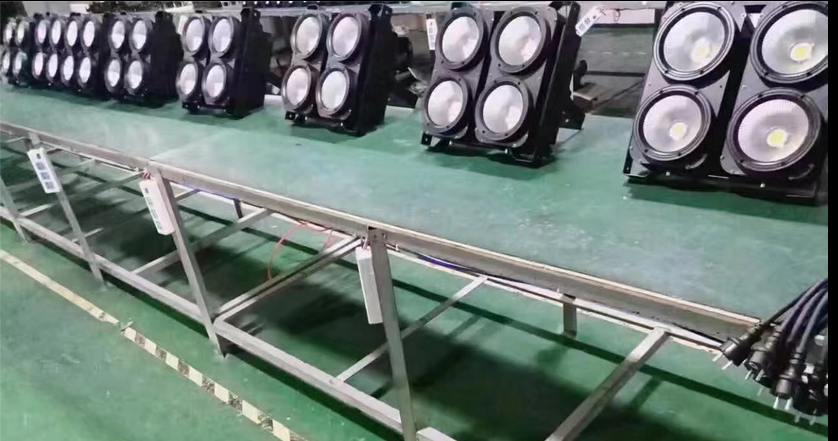 舞臺(tái)燈光 LED 四眼觀眾燈COB面光燈適用于哪些場(chǎng)所？效果圖
